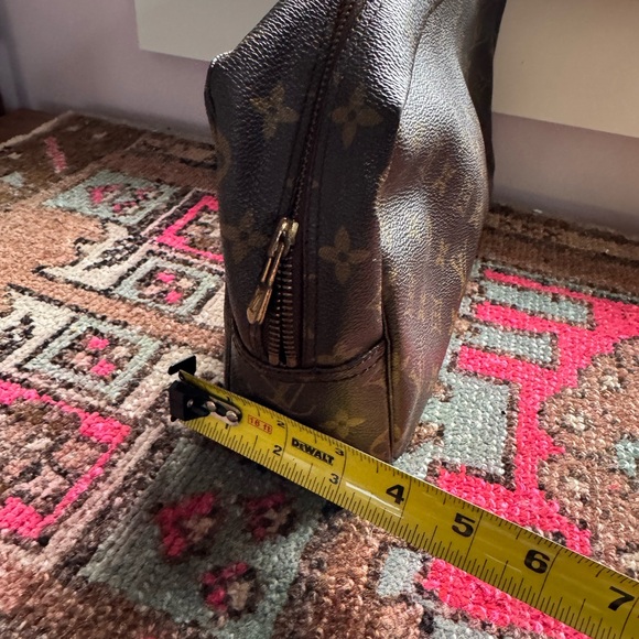 Louis Vuitton Monogram Toilette 28 cosmetic case - Picture 10 of 12